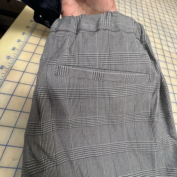 🔥VELVET BY GRAHAM & SPENCER new plaid black white tuxedo stretch ankle pants S - Picture 5 of 5